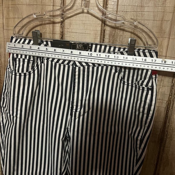 NWT L&B serape striped flare pants. Size 18. Never worn. Excellent condition. - Picture 5 of 6